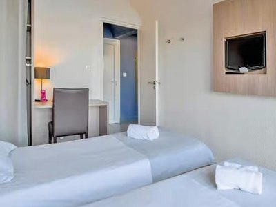 Cliquez pour découvrir toutes les photos de l'HÉBERGEMENT ! chambre - Club Belambra Les Rives De Thau photo 4