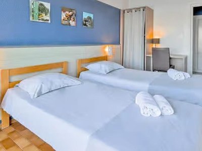 Cliquez pour découvrir toutes les photos de l'HÉBERGEMENT ! chambre - Club Belambra Les Rives De Thau photo 2