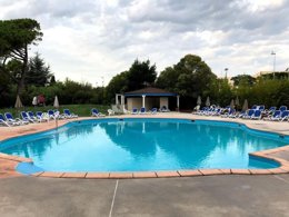 Camping Pas Cher vous présente avec son site Officiel campingpascher.fr, le Village vacances Club Belambra Les Rives De Thau classé 3 étoiles, situé sur la commune de Balaruc Les Bains dans le département Hérault (Languedoc Roussillon) en France. Le village vacances Club Belambra Les Rives De Thau vous propose un hébergement de type chambre de 20 m² avec climatisation (télévision). L'établissement vous propose 5 autres types d'hébergements. Découvrez tous nos séjours à petits prix dans la commune et aux alentours de Balaruc Les Bains du département : Hérault (Languedoc Roussillon). MerÉtang, Piscine chauffée, Piscine extérieure, Animations familiales, Club ados, Club enfants, Aire de jeux enfants, Baby-foot, Court de tennis, Cyclisme, Parcours sportif, Ping-pong, Piscine, Planche à voile, Pétanque, Randonnée, Terrain de beach-volley, Terrain multisports, Bar, Boulangerie, Bureau de tabac, Snack/Bar, Station-service,... En savoir plus : cliquez-ICI.