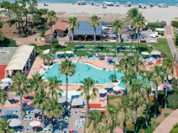 Camping Pas Cher vous présente avec son site Officiel campingpascher.fr, la Résidence Club Belambra Pineto classé 3 étoiles, située sur la commune de Borgo dans le département Corse Du Nord (Corse) en France. La résidence Club Belambra Pineto, vous présente un hébergement de type bungalow de 40 m² pour 2 personnes avec climatisation et télévision. La résidence Club Belambra Pineto vous propose du sam. 29 août au sam. 05 septembre 2026, en promotion à -27% pour 7 nuits à 686,37 € au lieu de 950,0 € soit une Économie de 263,63 €. Cette location propose 29 dates différentes pour réserver votre séjour. Découvrez également les 3 autres gammes d'hébergements de la résidence. Les Avis clients pour la Résidence Club Belambra Pineto sont de 5 sur 10. Mer, Piscine extérieure, Animations familiales, Club ados, Club enfants, Aire de jeux enfants, Canoë-kayak, Centre équestre, Court de tennis, Cyclisme, Golf, Jet-ski, Ping-pong, Plongée, Pédalo, Pétanque, Randonnée, Terrain de volley-ball, Voile, Bar, Boulangerie, Bureau de tabac, Restaurant, Snack/Bar, Station-service,... En savoir plus : cliquez-ICI.