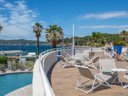 Camping Pas Cher vous présente avec son site Officiel campingpascher.fr, la Résidence Goélia Cap Azur classé 4 étoiles, située sur la commune de Saint Mandrier Sur Mer dans le département Var (Provence Alpes Côte D'azur) en France. La résidence Goélia Cap Azur, vous présente un hébergement de type appartement avec climatisation et télévision. La résidence Goélia Cap Azur vous propose du sam. 26 septembre au sam. 03 octobre 2026 pour 7 nuits à 434€. Cette location propose 14 dates différentes pour réserver votre séjour. Découvrez également les 2 autres gammes d'hébergements de la résidence. Les Avis clients pour la Résidence Goélia Cap Azur sont excellents avec une note moyenne de 8 sur 10. Mer, Piscine couverte, Piscine extérieure, Animations familiales, Club enfants, Salle de fitness,... En savoir plus : cliquez-ICI.