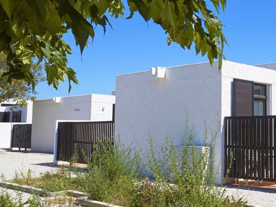 Camping Pas Cher vous présente avec son site Officiel campingpascher.fr, la Résidence Les Carrats, située sur la commune de Port Leucate dans le département Aude (Languedoc Roussillon) en France. La résidence Les Carrats vous propose un hébergement de type appartement de 34 m² (télévision). L'établissement vous propose 5 autres types d'hébergements. Découvrez tous nos séjours à petits prix dans la commune et aux alentours de Port Leucate du département : Aude (Languedoc Roussillon). Les Avis clients pour la Résidence Les Carrats sont excellents avec une note moyenne de 8 sur 10. Mer, Piscine couverte, Piscine extérieure, Club enfants, Ping-pong, Salle de fitness, Salle de jeux vidéo,... En savoir plus : cliquez-ICI.