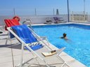 Camping Pas Cher vous présente avec son site Officiel campingpascher.fr, la Résidence Goélia Les Carrats classé 3 étoiles, située sur la commune de Port Leucate dans le département Aude (Languedoc Roussillon) en France. La résidence Goélia Les Carrats, vous présente un hébergement de type appartement de 34 m² avec climatisation et télévision. La résidence Goélia Les Carrats vous propose du sam. 19 septembre au sam. 26 septembre 2026 pour 7 nuits à 329€. Cette location propose 19 dates différentes pour réserver votre séjour. Découvrez également les 5 autres gammes d'hébergements de la résidence. Les Avis clients pour la Résidence Goélia Les Carrats sont excellents avec une note moyenne de 8 sur 10. Mer, Piscine couverte, Piscine extérieure, Club enfants, Ping-pong, Salle de fitness, Salle de jeux vidéo,... En savoir plus : cliquez-ICI.