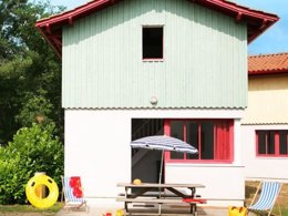 Camping Pas Cher vous présente avec son site Officiel campingpascher.fr, la Résidence Nemea Les Rives De Saint Brice, située sur la commune de Arès dans le département Gironde (Aquitaine) en France. La résidence Nemea Les Rives De Saint Brice, vous présente un hébergement de type villa de 40 m² pour 4 personnes et télévision. La résidence Nemea Les Rives De Saint Brice vous propose du sam. 07 mars au sam. 14 mars 2026 pour 7 nuits à 259€. Cette location propose 16 dates différentes pour réserver votre séjour. Découvrez également les 5 autres gammes d'hébergements de la résidence. Les Avis clients pour la Résidence Nemea Les Rives De Saint Brice sont excellents avec une note moyenne de 8 sur 10. Mer, Piscine couverte, Piscine extérieure, Club enfants, Ping-pong, Salle de fitness,... En savoir plus : cliquez-ICI.