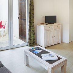 Camping Pas Cher vous présente avec son site Officiel campingpascher.fr, la Résidence Nemea Les Grands Rochers, située sur la commune de Olonne Sur Mer dans le département Vendée (Pays De La Loire) en France. La résidence Nemea Les Grands Rochers, vous présente un hébergement de type studio de 27 m² pour 4 personnes et télévision. La résidence Nemea Les Grands Rochers vous propose du sam. 04 avril au sam. 11 avril 2026 pour 7 nuits à 399€. Cette location propose 4 dates différentes pour réserver votre séjour. Découvrez également les 5 autres gammes d'hébergements de la résidence. Les Avis clients pour la Résidence Nemea Les Grands Rochers sont excellents avec une note moyenne de 8 sur 10. Mer, Piscine couverte, Piscine extérieure, Club enfants, Salle de fitness, Supermarché,... En savoir plus : cliquez-ICI.