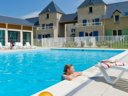 Camping Pas Cher vous présente avec son site Officiel campingpascher.fr, la Résidence Goélia Le Domaine Des Mauriers classé 3 étoiles, située sur la commune de Saint Malo dans le département Ille-et-vilaine (Bretagne) en France. La résidence Goélia Le Domaine Des Mauriers, vous présente un hébergement de type maison de 60 m² pour 2 personnes et télévision. La résidence Goélia Le Domaine Des Mauriers vous propose du sam. 19 septembre au sam. 26 septembre 2026 pour 7 nuits à 497€. Cette location propose 13 dates différentes pour réserver votre séjour. Découvrez également les 3 autres gammes d'hébergements de la résidence. Les Avis clients pour la Résidence Goélia Le Domaine Des Mauriers sont de 7 sur 10. Piscine couverte, Piscine extérieure, Club enfants, Salle de fitness,... En savoir plus : cliquez-ICI.