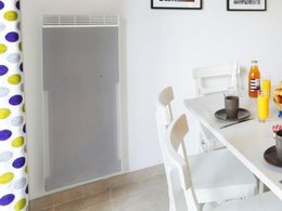 Camping Pas Cher vous présente avec son site Officiel campingpascher.fr, le Village vacances Domaine De La Baie classé 3 étoiles, situé sur la commune de Audierne dans le département Finistère (Bretagne) en France. Le village vacances Domaine De La Baie, vous présente un hébergement de type maison de 54 m² et télévision. Le village vacances Domaine De La Baie vous propose du vendredi 06 février au vendredi 13 février 2026 pour 7 nuits à 497€. Cette location propose 233 dates différentes pour réserver votre séjour. Découvrez également les 4 autres gammes d'hébergements du village vacances. Les Avis clients pour le Village vacances Domaine De La Baie sont excellents avec une note moyenne de 8 sur 10. Piscine couverte, Piscine extérieure, Ping-pong, Piscine, Salle de fitness,... En savoir plus : cliquez-ICI.