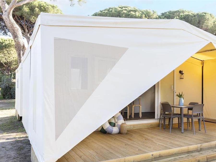 Camping Pas Cher vous présente avec son site Officiel campingpascher.fr, le Camping Gitavillage Argentario, situé sur la commune de Giannella dans le département Grosseto (Toscane) en Italie. Le camping Gitavillage Argentario, vous présente un hébergement de type tente de 17 m² avec climatisation. Le camping Gitavillage Argentario vous propose du dimanche 06 septembre au dimanche 13 septembre 2026 pour 7 nuits à 453€. Cette location propose 5 dates différentes pour réserver votre séjour. Découvrez également les 13 autres gammes d'hébergements du camping. Les Avis clients pour le Camping Gitavillage Argentario sont de 7 sur 10. Mer, Piscine extérieure, Animations familiales, Club enfants, Aire de jeux enfants, Ping-pong, Terrain de volley-ball, Bar, Dépôt de pain, Pizzeria, Plats à emporter, Supermarché,... En savoir plus : cliquez-ICI.