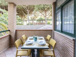 Camping Pas Cher vous présente avec son site Officiel campingpascher.fr, le Camping Gitavillage Argentario, situé sur la commune de Giannella dans le département Grosseto (Toscane) en Italie. Le camping Gitavillage Argentario, vous présente un hébergement de type appartement de 40 m² avec climatisation et télévision. Le camping Gitavillage Argentario vous propose du jeudi 14 mai au jeudi 21 mai 2026 pour 7 nuits à 553€. Cette location propose 47 dates différentes pour réserver votre séjour. Découvrez également les 13 autres gammes d'hébergements du camping. Les Avis clients pour le Camping Gitavillage Argentario sont de 7 sur 10. Mer, Piscine extérieure, Animations familiales, Club enfants, Aire de jeux enfants, Ping-pong, Terrain de volley-ball, Bar, Dépôt de pain, Pizzeria, Plats à emporter, Supermarché,... En savoir plus : cliquez-ICI.