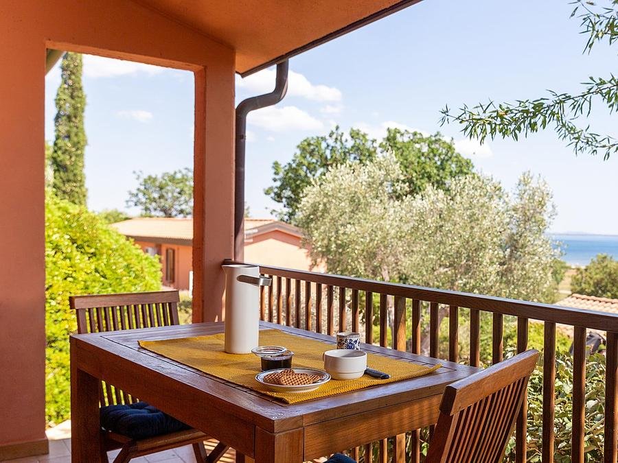 Camping Pas Cher vous présente avec son site Officiel campingpascher.fr, le Camping Gitavillage Talamone, situé sur la commune de Talamone dans le département Grosseto (Toscane) en Italie. Le camping Gitavillage Talamone, vous présente un hébergement de type appartement de 40 m² avec climatisation et télévision. Le camping Gitavillage Talamone vous propose du dimanche 13 septembre au dimanche 20 septembre 2026 pour 7 nuits à 658€. Cette location propose 37 dates différentes pour réserver votre séjour. Découvrez également les 8 autres gammes d'hébergements du camping. Les Avis clients pour le Camping Gitavillage Talamone sont excellents avec une note moyenne de 9 sur 10. Piscine extérieure, Animations familiales, Club enfants, Aire de jeux enfants, Court de tennis, Cyclisme, Ping-pong, Pétanque, Randonnée, Terrain multisports, Voile, Bar, Dépôt de pain, Plats à emporter, Restaurant, Épicerie,... En savoir plus : cliquez-ICI.