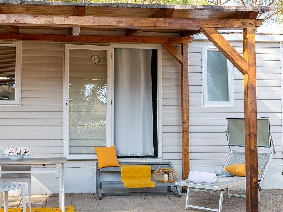 Camping Pas Cher vous présente avec son site Officiel campingpascher.fr, le Camping Gitavillage Talamone, situé sur la commune de Talamone dans le département Grosseto (Toscane) en Italie. Le camping Gitavillage Talamone, vous présente un hébergement de type lodge de 32 m² et télévision. Le camping Gitavillage Talamone vous propose du lundi 14 septembre au lundi 21 septembre 2026 pour 7 nuits à 823€. Cette location propose 17 dates différentes pour réserver votre séjour. Découvrez également les 8 autres gammes d'hébergements du camping. Les Avis clients pour le Camping Gitavillage Talamone sont excellents avec une note moyenne de 9 sur 10. Piscine extérieure, Animations familiales, Club enfants, Aire de jeux enfants, Court de tennis, Cyclisme, Ping-pong, Pétanque, Randonnée, Terrain multisports, Voile, Bar, Dépôt de pain, Plats à emporter, Restaurant, Épicerie,... En savoir plus : cliquez-ICI.