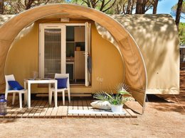Camping Pas Cher vous présente avec son site Officiel campingpascher.fr, le Camping Gitavillage Talamone, situé sur la commune de Talamone dans le département Grosseto (Toscane) en Italie. Le camping Gitavillage Talamone, vous présente un hébergement de type tente de 16 m². Le camping Gitavillage Talamone vous propose du lundi 04 mai au lundi 11 mai 2026 pour 7 nuits à 343€. Cette location propose 104 dates différentes pour réserver votre séjour. Découvrez également les 8 autres gammes d'hébergements du camping. Les Avis clients pour le Camping Gitavillage Talamone sont excellents avec une note moyenne de 9 sur 10. Piscine extérieure, Animations familiales, Club enfants, Aire de jeux enfants, Court de tennis, Cyclisme, Ping-pong, Pétanque, Randonnée, Terrain multisports, Voile, Bar, Dépôt de pain, Plats à emporter, Restaurant, Épicerie,... En savoir plus : cliquez-ICI.
