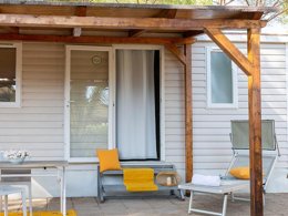 Camping Pas Cher vous présente avec son site Officiel campingpascher.fr, le Camping Gitavillage Talamone, situé sur la commune de Talamone dans le département Grosseto (Toscane) en Italie. Le camping Gitavillage Talamone, vous présente un hébergement de type lodge de 32 m² et télévision. Le camping Gitavillage Talamone vous propose du lundi 14 septembre au lundi 21 septembre 2026 pour 7 nuits à 773€. Cette location propose 53 dates différentes pour réserver votre séjour. Découvrez également les 8 autres gammes d'hébergements du camping. Les Avis clients pour le Camping Gitavillage Talamone sont excellents avec une note moyenne de 9 sur 10. Piscine extérieure, Animations familiales, Club enfants, Aire de jeux enfants, Court de tennis, Cyclisme, Ping-pong, Pétanque, Randonnée, Terrain multisports, Voile, Bar, Dépôt de pain, Plats à emporter, Restaurant, Épicerie,... En savoir plus : cliquez-ICI.