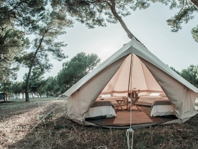 Cliquez pour découvrir toutes les photos de l'HÉBERGEMENT ! tente en toile et bois - La Sirena photo 6