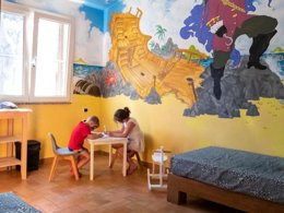 Camping Pas Cher vous présente avec son site Officiel campingpascher.fr, le Camping Gitavillage Il Gabbiano, situé sur la commune de Albinia dans le département Grosseto (Toscane) en Italie. Le camping Gitavillage Il Gabbiano, vous présente un hébergement de type appartement de 40 m² avec climatisation et télévision. Le camping Gitavillage Il Gabbiano vous propose du jeudi 14 mai au jeudi 21 mai 2026 pour 7 nuits à 483€. Cette location propose 78 dates différentes pour réserver votre séjour. Découvrez également les 11 autres gammes d'hébergements du camping. Les Avis clients pour le Camping Gitavillage Il Gabbiano sont excellents avec une note moyenne de 9 sur 10. Mer, Piscine extérieure, Animation enfants, Animations familiales, Aire de jeux enfants, Ping-pong, Terrain de beach-volley, Terrain de football, Bar, Dépôt de pain, Restaurant, Épicerie,... En savoir plus : cliquez-ICI.