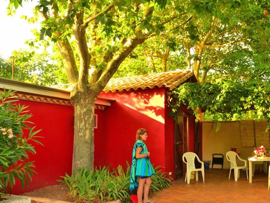 Camping Pas Cher vous présente avec son site Officiel campingpascher.fr, le Camping Les Rivières classé 4 étoiles, situé sur la commune de Canet dans le département Hérault (Languedoc Roussillon) en France. Le camping Les Rivières, vous présente un hébergement de type maison de campagne de 50 m² pour 6 personnes avec climatisation et télévision. Le camping Les Rivières vous proposeun séjour PAS CHER avec une REMISEdu sam. 06 juin au sam. 13 juin 2026, en promotion à -45% pour 7 nuits à 359 € au lieu de 652,73 € soit une Économie de 293,73 €. Cette location propose 35 dates différentes pour réserver votre séjour. Découvrez également les 10 autres gammes d'hébergements du camping. Les Avis clients pour le Camping Les Rivières sont de 7 sur 10. Parc aquatique, Piscine extérieure, Animations familiales, Club enfants, Aire de jeux enfants, Ping-pong, Pétanque, Terrain multisports, Bar, Dépôt de pain, Plats à emporter, Snack/Bar, Épicerie,... En savoir plus : cliquez-ICI.