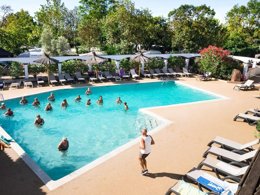 Camping Pas Cher vous présente avec son site Officiel campingpascher.fr, le Camping Les Rivières classé 4 étoiles, situé sur la commune de Canet dans le département Hérault (Languedoc Roussillon) en France. Le camping Les Rivières, vous présente un hébergement de type maison de campagne de 50 m² pour 6 personnes avec climatisation et télévision. Le camping Les Rivières vous proposeun séjour PAS CHER avec une REMISEdu sam. 06 juin au sam. 13 juin 2026, en promotion à -45% pour 7 nuits à 359 € au lieu de 652,73 € soit une Économie de 293,73 €. Cette location propose 35 dates différentes pour réserver votre séjour. Découvrez également les 10 autres gammes d'hébergements du camping. Les Avis clients pour le Camping Les Rivières sont de 7 sur 10. Parc aquatique, Piscine extérieure, Animations familiales, Club enfants, Aire de jeux enfants, Ping-pong, Pétanque, Terrain multisports, Bar, Dépôt de pain, Plats à emporter, Snack/Bar, Épicerie,... En savoir plus : cliquez-ICI.