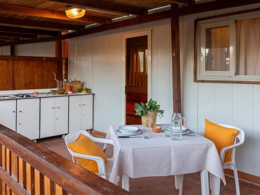 Camping Pas Cher vous présente avec son site Officiel campingpascher.fr, le Camping Gitavillage Club Degli Amici, situé sur la commune de Pescia Romana dans le département Viterbe (Latium) en Italie. Le camping Gitavillage Club Degli Amici, vous présente un hébergement de type lodge de 20 m². Le camping Gitavillage Club Degli Amici vous propose du sam. 12 septembre au sam. 19 septembre 2026 pour 7 nuits à 343€. Cette location propose 27 dates différentes pour réserver votre séjour. Découvrez également les 6 autres gammes d'hébergements du camping. Mer, Animation enfants, Animations familiales, Court de tennis, Ping-pong, Terrain de football, Bar, Dépôt de pain, Supermarché,... En savoir plus : cliquez-ICI.