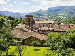 Camping Pas Cher vous présente avec son site Officiel campingpascher.fr, la Résidence Le Domaine Du Palais classé 3 étoiles, située sur la commune de Saint Lizier dans le département Ariège (Midi Pyrénées) en France. La résidence Le Domaine Du Palais, vous présente un hébergement de type appartement de 41 m² pour 4 personnes et télévision. La résidence Le Domaine Du Palais vous propose du vendredi 03 avril au vendredi 10 avril 2026 pour 7 nuits à 343€. Cette location propose 190 dates différentes pour réserver votre séjour. Découvrez également les 2 autres gammes d'hébergements de la résidence. Piscine couverte, Canoë-kayak, Centre équestre, Cyclisme, Golf, Randonnée, Restaurant,... En savoir plus : cliquez-ICI.