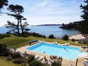 Camping Pas Cher vous présente avec son site Officiel campingpascher.fr, la Résidence Goélia Iroise Armorique classé 3 étoiles, située sur la commune de Locmaria Plouzane dans le département Finistère (Bretagne) en France. La résidence Goélia Iroise Armorique, vous présente un hébergement de type maison de 46 m² et télévision. La résidence Goélia Iroise Armorique vous propose du sam. 19 septembre au sam. 26 septembre 2026 pour 7 nuits à 392€. Cette location propose 17 dates différentes pour réserver votre séjour. Découvrez également les 2 autres gammes d'hébergements de la résidence. Les Avis clients pour la Résidence Goélia Iroise Armorique sont excellents avec une note moyenne de 8 sur 10. Mer, Piscine couverte, Piscine extérieure, Club enfants, Ping-pong, Planche à voile, Plongée, Randonnée, Salle de fitness, Surf, Voile,... En savoir plus : cliquez-ICI.