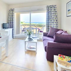 Camping Pas Cher vous présente avec son site Officiel campingpascher.fr, la Résidence Kermael classé 3 étoiles, située sur la commune de Saint Briac Sur Mer dans le département Ille-et-vilaine (Bretagne) en France. La résidence Kermael, vous présente un hébergement de type studio de 24 m² pour 2 personnes et télévision. La résidence Kermael vous propose du sam. 14 février au sam. 21 février 2026 pour 7 nuits à 259€. Cette location propose 14 dates différentes pour réserver votre séjour. Découvrez également les 5 autres gammes d'hébergements de la résidence. Les Avis clients pour la Résidence Kermael sont excellents avec une note moyenne de 8 sur 10. Mer, Piscine couverte, Piscine extérieure, Canoë-kayak, Centre équestre, Cyclisme, Golf, Jet-ski, Paddle, Ping-pong, Piscine, Planche à voile, Plongée, Randonnée, Salle de fitness, Ski nautique, Surf, Boulangerie, Supermarché,... En savoir plus : cliquez-ICI.