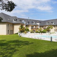 Camping Pas Cher vous présente avec son site Officiel campingpascher.fr, la Résidence Kermael classé 3 étoiles, située sur la commune de Saint Briac Sur Mer dans le département Ille-et-vilaine (Bretagne) en France. La résidence Kermael, vous présente un hébergement de type appartement de 48 m² pour 6 personnes et télévision. La résidence Kermael vous propose du sam. 07 mars au sam. 14 mars 2026 pour 7 nuits à 434€. Cette location propose 15 dates différentes pour réserver votre séjour. Découvrez également les 5 autres gammes d'hébergements de la résidence. Les Avis clients pour la Résidence Kermael sont excellents avec une note moyenne de 8 sur 10. Mer, Piscine couverte, Piscine extérieure, Canoë-kayak, Centre équestre, Cyclisme, Golf, Jet-ski, Paddle, Ping-pong, Piscine, Planche à voile, Plongée, Randonnée, Salle de fitness, Ski nautique, Surf, Boulangerie, Supermarché,... En savoir plus : cliquez-ICI.