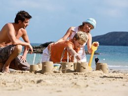 Camping Pas Cher vous présente avec son site Officiel campingpascher.fr, la Résidence Kermael classé 3 étoiles, située sur la commune de Saint Briac Sur Mer dans le département Ille-et-vilaine (Bretagne) en France. La résidence Kermael, vous présente un hébergement de type appartement de 34 m² pour 4 personnes et télévision. La résidence Kermael vous propose du sam. 14 février au sam. 21 février 2026 pour 7 nuits à 336€. Cette location propose 14 dates différentes pour réserver votre séjour. Découvrez également les 5 autres gammes d'hébergements de la résidence. Les Avis clients pour la Résidence Kermael sont excellents avec une note moyenne de 8 sur 10. Mer, Piscine couverte, Piscine extérieure, Canoë-kayak, Centre équestre, Cyclisme, Golf, Jet-ski, Paddle, Ping-pong, Piscine, Planche à voile, Plongée, Randonnée, Salle de fitness, Ski nautique, Surf, Boulangerie, Supermarché,... En savoir plus : cliquez-ICI.