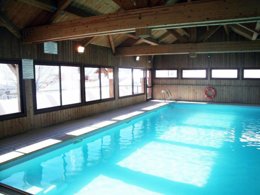 Camping Pas Cher vous présente avec son site Officiel campingpascher.fr, la Résidence Nemea Les Chalets Des Cîmes classé 3 étoiles, située sur la commune de La Toussuire dans le département Savoie (Rhône-alpes) en France. La résidence Nemea Les Chalets Des Cîmes vous propose un hébergement de type appartement de 46 m² pour 8 personnes (télévision). L'établissement vous propose 6 autres types d'hébergements. Découvrez tous nos séjours à petits prix dans la commune et aux alentours de La Toussuire du département : Savoie (Rhône-alpes). Les Avis clients pour la Résidence Nemea Les Chalets Des Cîmes sont excellents avec une note moyenne de 10 sur 10. Piscine chauffée, Piscine couverte, Cyclisme, Randonnée, Salle de fitness,... En savoir plus : cliquez-ICI.
