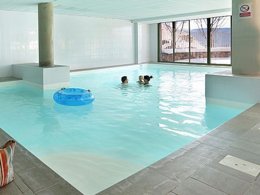 Camping Pas Cher vous présente avec son site Officiel campingpascher.fr, la Résidence Les Chalets Du Belvedere classé 1 étoile, située sur la commune de Font Romeu Odeillo Via dans le département Pyrénées-orientales (Languedoc Roussillon) en France. La résidence Les Chalets Du Belvedere, vous présente un hébergement de type studio de 30 m² pour 4 personnes et télévision. La résidence Les Chalets Du Belvedere vous propose du sam. 24 janvier au sam. 31 janvier 2026 pour 7 nuits à 336€. Cette location propose 19 dates différentes pour réserver votre séjour. Découvrez également les 3 autres gammes d'hébergements de la résidence. Piscine chauffée, Piscine couverte, Randonnée, Salle de fitness, Salle de jeux vidéo, Supermarché,... En savoir plus : cliquez-ICI.