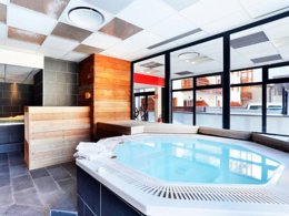 Camping Pas Cher vous présente avec son site Officiel campingpascher.fr, la Résidence Nemea L'Aigle Bleu classé 3 étoiles, située sur la commune de Briancon dans le département Hautes-alpes (Provence Alpes Côte D'azur) en France. La résidence Nemea L'Aigle Bleu vous propose un hébergement de type studio de 27 m² pour 4 personnes (télévision). L'établissement vous propose 5 autres types d'hébergements. Découvrez tous nos séjours à petits prix dans la commune et aux alentours de Briancon du département : Hautes-alpes (Provence Alpes Côte D'azur). Les Avis clients pour la Résidence Nemea L'Aigle Bleu sont excellents avec une note moyenne de 8 sur 10. Canoë-kayak, Cyclisme, Piscine, Randonnée, Bar, Supermarché,... En savoir plus : cliquez-ICI.