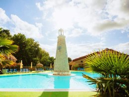 Camping Pas Cher vous présente avec son site Officiel campingpascher.fr, le Camping Les Carrelets De Soulac classé 4 étoiles, situé sur la commune de Soulac Sur Mer dans le département Gironde (Aquitaine) en France. Le camping Les Carrelets De Soulac, vous présente un hébergement de type mobil-home de 61 m² avec climatisation et télévision. Le camping Les Carrelets De Soulac vous propose du vendredi 05 juin au vendredi 12 juin 2026 avec un DÉPART DEMAIN pour 7 nuits à 659€. Cette location propose 30 dates différentes pour réserver votre séjour. Découvrez également les 12 autres gammes d'hébergements du camping. Les Avis clients pour le Camping Les Carrelets De Soulac sont de 7 sur 10. Piscine couverte, Piscine extérieure, Animations familiales, Club ados, Club enfants, Aire de jeux enfants, Paddle, Ping-pong, Planche à voile, Pétanque, Surf, Terrain multisports, Plats à emporter, Supermarché, Épicerie,... En savoir plus : cliquez-ICI.