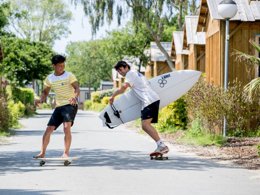 Camping Pas Cher vous présente avec son site Officiel campingpascher.fr, le Camping Maeva Respire Les Carrelets De Soulac classé 4 étoiles, situé sur la commune de Soulac Sur Mer dans le département Gironde (Aquitaine) en France. Le camping Maeva Respire Les Carrelets De Soulac, vous présente un hébergement de type mobil-home de 32 m² pour 4 personnes avec climatisation et télévision. Le camping Maeva Respire Les Carrelets De Soulac vous propose du mardi 07 avril au mardi 14 avril 2026, en promotion à -10% pour 7 nuits à 259 € au lieu de 287,78 € soit une Économie de 28,78 €. Cette location propose 114 dates différentes pour réserver votre séjour. Découvrez également les 11 autres gammes d'hébergements du camping. Les Avis clients pour le Camping Maeva Respire Les Carrelets De Soulac sont de 7 sur 10. Piscine couverte, Piscine extérieure, Animations familiales, Club ados, Club enfants, Aire de jeux enfants, Paddle, Ping-pong, Planche à voile, Pétanque, Surf, Terrain multisports, Plats à emporter, Supermarché, Épicerie,... En savoir plus : cliquez-ICI.