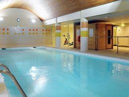 Camping Pas Cher vous présente avec son site Officiel campingpascher.fr, la Résidence Les Grands Ax classé 3 étoiles, située sur la commune de Ax Les Thermes dans le département Ariège (Midi Pyrénées) en France. La résidence Les Grands Ax, vous présente un hébergement de type appartement de 39 m² pour 6 personnes et télévision. La résidence Les Grands Ax vous propose du sam. 10 janvier au sam. 17 janvier 2026 pour 7 nuits à 469€. Cette location propose 12 dates différentes pour réserver votre séjour. Découvrez également les 3 autres gammes d'hébergements de la résidence. Les Avis clients pour la Résidence Les Grands Ax sont excellents avec une note moyenne de 8 sur 10. LacRivièreÉtang, Piscine chauffée, Piscine couverte, Canoë-kayak, Centre équestre, Randonnée, Salle de fitness, Ski nautique, Supermarché, Épicerie,... En savoir plus : cliquez-ICI.