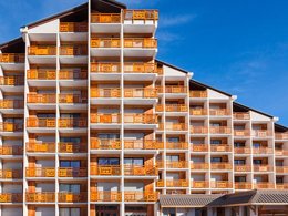 Camping Pas Cher vous présente avec son site Officiel campingpascher.fr, la Résidence Cabourg, située sur la commune de Les 2 Alpes dans le département Isère (Rhône-alpes) en France. La résidence Cabourg vous propose un hébergement de type studio de 34 m² pour 2 personnes (télévision). L'établissement vous propose 2 autres types d'hébergements. Découvrez tous nos séjours à petits prix dans la commune et aux alentours de Les 2 Alpes du département : Isère (Rhône-alpes). Canoë-kayak, Cyclisme, Golf, Randonnée, Trampoline, Bar,... En savoir plus : cliquez-ICI.