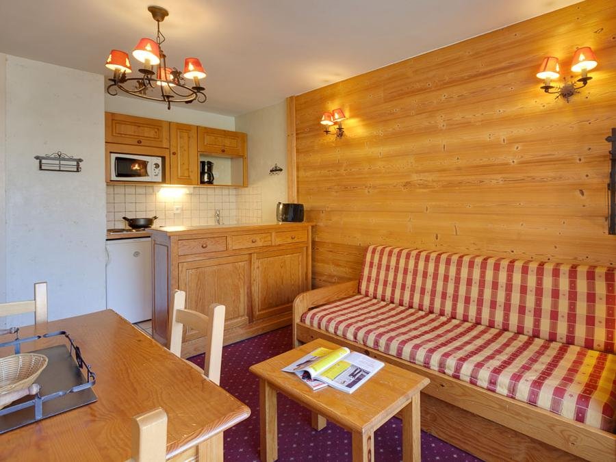 Camping Pas Cher vous présente avec son site Officiel campingpascher.fr, la Résidence Andromède - Vacancéole classé 2 étoiles, située sur la commune de Les 2 Alpes dans le département Isère (Rhône Alpes) en France. La résidence Andromède - Vacancéole, vous présente un hébergement de type studio de 16 m² pour 2 personnes et télévision. La résidence Andromède - Vacancéole vous propose du sam. 25 juillet au sam. 01 août 2026 pour 7 nuits à 383€. Cette location propose 5 dates différentes pour réserver votre séjour. Découvrez également les 2 autres gammes d'hébergements de la résidence. Randonnée, Tir à l’arc, Trampoline, Bar, Snack/Bar, Épicerie,... En savoir plus : cliquez-ICI.