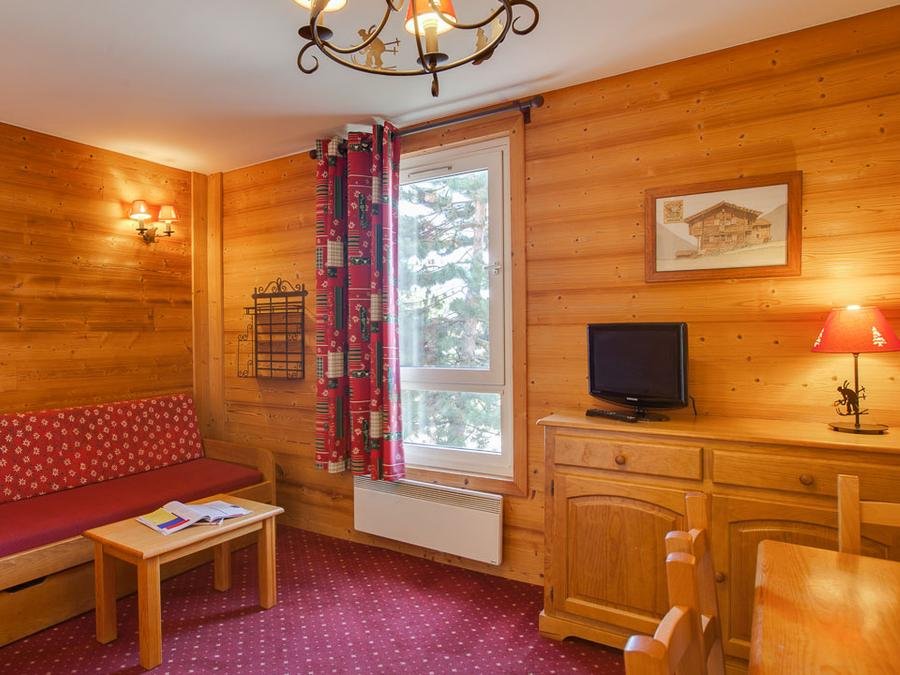 Camping Pas Cher vous présente avec son site Officiel campingpascher.fr, la Résidence Champamé - Vacancéole, située sur la commune de Les 2 Alpes dans le département Isère (Rhône Alpes) en France. La résidence Champamé - Vacancéole, vous présente un hébergement de type studio. La résidence Champamé - Vacancéole vous proposeun séjour PAS CHER avec une REMISEdu sam. 04 juillet au sam. 11 juillet 2026, en promotion à -30% pour 7 nuits à 300,30 € au lieu de 429,0 € soit une Économie de 128,70 €. Cette location propose 6 dates différentes pour réserver votre séjour. Découvrez également les 1 autres gammes d'hébergements de la résidence. Épicerie,... En savoir plus : cliquez-ICI.
