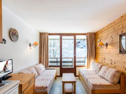 Camping Pas Cher vous présente avec son site Officiel campingpascher.fr, la Résidence Grand Morillon - Vacancéole classé 3 étoiles, située sur la commune de Morillon dans le département Haute-savoie (Rhône Alpes) en France. La résidence Grand Morillon - Vacancéole, vous présente un hébergement de type studio de 24 m² pour 2 personnes et télévision. La résidence Grand Morillon - Vacancéole vous propose du vendredi 03 juillet au vendredi 10 juillet 2026, en promotion à -29% pour 7 nuits à 167,45 € au lieu de 237,35 € soit une Économie de 69,90 €. Cette location propose 39 dates différentes pour réserver votre séjour. Découvrez également les 3 autres gammes d'hébergements de la résidence. Les Avis clients pour la Résidence Grand Morillon - Vacancéole sont excellents avec une note moyenne de 8 sur 10. Lac, Randonnée,... En savoir plus : cliquez-ICI.