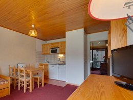 Camping Pas Cher vous présente avec son site Officiel campingpascher.fr, la Résidence Lauvitel - Vacancéole classé 3 étoiles, située sur la commune de Les 2 Alpes dans le département Isère (Rhône Alpes) en France. La résidence Lauvitel - Vacancéole, vous présente un hébergement de type studio. La résidence Lauvitel - Vacancéole vous proposeun séjour PAS CHER avec une REMISEdu sam. 04 juillet au sam. 11 juillet 2026, en promotion à -33% pour 7 nuits à 351,20 € au lieu de 528,92 € soit une Économie de 177,72 €. Cette location propose 8 dates différentes pour réserver votre séjour. Découvrez également les 1 autres gammes d'hébergements de la résidence. Bar,... En savoir plus : cliquez-ICI.