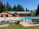 Camping Pas Cher vous présente avec son site Officiel campingpascher.fr, la Résidence Le Sappey classé 3 étoiles, située sur la commune de Les 2 Alpes dans le département Isère (Rhône Alpes) en France. La résidence Le Sappey, vous présente un hébergement de type studio. La résidence Le Sappey vous proposeun séjour PAS CHER avec une REMISEdu sam. 04 juillet au sam. 11 juillet 2026, en promotion à -30% pour 7 nuits à 312,20 € au lieu de 446,0 € soit une Économie de 133,80 €. Cette location propose 7 dates différentes pour réserver votre séjour. Découvrez également les 1 autres gammes d'hébergements de la résidence. Canoë-kayak, Court de tennis, Cyclisme, Randonnée, Salle de jeux vidéo, Trampoline, Bar, Épicerie,... En savoir plus : cliquez-ICI.