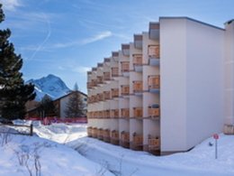 Camping Pas Cher vous présente avec son site Officiel campingpascher.fr, la Résidence Le Sappey classé 3 étoiles, située sur la commune de Les 2 Alpes dans le département Isère (Rhône Alpes) en France. La résidence Le Sappey, vous présente un hébergement de type studio. La résidence Le Sappey vous proposeun séjour PAS CHER avec une REMISEdu sam. 04 juillet au sam. 11 juillet 2026, en promotion à -33% pour 7 nuits à 351,20 € au lieu de 528,92 € soit une Économie de 177,72 €. Cette location propose 18 dates différentes pour réserver votre séjour. Découvrez également les 1 autres gammes d'hébergements de la résidence. Canoë-kayak, Court de tennis, Cyclisme, Randonnée, Salle de jeux vidéo, Trampoline, Bar, Épicerie,... En savoir plus : cliquez-ICI.