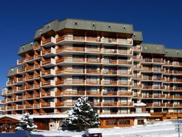 Camping Pas Cher vous présente avec son site Officiel campingpascher.fr, la Résidence Residence Meijotel, située sur la commune de Les 2 Alpes dans le département Isère (Rhône-alpes) en France. La résidence Residence Meijotel vous propose un hébergement de type studio de 30 m² pour 2 personnes (télévision). L'établissement vous propose 2 autres types d'hébergements. Découvrez tous nos séjours à petits prix dans la commune et aux alentours de Les 2 Alpes du département : Isère (Rhône-alpes). Randonnée, Terrain de beach-volley, Restaurant, Épicerie,... En savoir plus : cliquez-ICI.