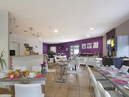 Camping Pas Cher vous présente avec son site Officiel campingpascher.fr, la Résidence Resid Price - Vacancéole, située sur la commune de Merville dans le département Haute-garonne (Midi Pyrénées) en France. La résidence Resid Price - Vacancéole, vous présente un hébergement de type studio de 27 m² et télévision. La résidence Resid Price - Vacancéole vous proposeun séjour PAS CHER avec une REMISEdu sam. 23 mai au sam. 30 mai 2026, en promotion à -33% pour 7 nuits à 293,60 € au lieu de 442,17 € soit une Économie de 148,57 €. Cette location propose 314 dates différentes pour réserver votre séjour. Découvrez également les 3 autres gammes d'hébergements de la résidence. Les Avis clients pour la Résidence Resid Price - Vacancéole sont de 7 sur 10.... En savoir plus : cliquez-ICI.