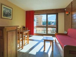 Camping Pas Cher vous présente avec son site Officiel campingpascher.fr, la Résidence Saint Christophe- Vacancéole classé 2 étoiles, située sur la commune de Les 2 Alpes dans le département Isère (Rhône Alpes) en France. La résidence Saint Christophe - Vacancéole, vous présente un hébergement de type studio de 29 m² pour 2 personnes et télévision. La résidence Saint Christophe - Vacancéole vous proposeun séjour PAS CHER avec une REMISEdu sam. 04 juillet au sam. 11 juillet 2026, en promotion à -33% pour 7 nuits à 351,20 € au lieu de 528,92 € soit une Économie de 177,72 €. Cette location propose 12 dates différentes pour réserver votre séjour. Découvrez également les 2 autres gammes d'hébergements de la résidence. Court de tennis, Golf, Randonnée, Trampoline, Bar,... En savoir plus : cliquez-ICI.