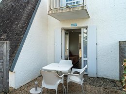 Camping Pas Cher vous présente avec son site Officiel campingpascher.fr, la Résidence Sud Océan- Vacancéole, située sur la commune de Guidel dans le département Morbihan (Bretagne) en France. La résidence Sud Océan - Vacancéole, vous présente un hébergement de type appartement de 27 m² pour 3 personnes et télévision. La résidence Sud Océan - Vacancéole vous proposeun séjour PAS CHER avec une REMISEdu sam. 03 octobre au sam. 10 octobre 2026, en promotion à -33% pour 7 nuits à 208,80 € au lieu de 314,46 € soit une Économie de 105,66 €. Cette location propose 126 dates différentes pour réserver votre séjour. Découvrez également les 8 autres gammes d'hébergements de la résidence. Les Avis clients pour la Résidence Sud Océan- Vacancéole sont excellents avec une note moyenne de 8 sur 10. Piscine extérieure, Aire de jeux enfants,... En savoir plus : cliquez-ICI.