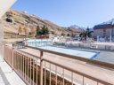 Camping Pas Cher vous présente avec son site Officiel campingpascher.fr, la Résidence Vallée Blanche, située sur la commune de Les 2 Alpes dans le département Isère (Rhône-alpes) en France. La résidence Vallée Blanche vous propose un hébergement de type studio de 25 m² pour 2 personnes (télévision). L'établissement vous propose 3 autres types d'hébergements. Découvrez tous nos séjours à petits prix dans la commune et aux alentours de Les 2 Alpes du département : Isère (Rhône-alpes). Les Avis clients pour la Résidence Vallée Blanche sont de 7 sur 10. Animations familiales, Randonnée, Épicerie,... En savoir plus : cliquez-ICI.