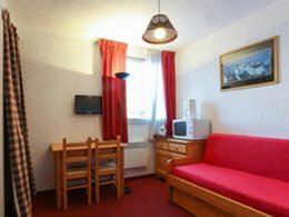 Camping Pas Cher vous présente avec son site Officiel campingpascher.fr, la Résidence Vallée Blanche - Vacancéole, située sur la commune de Les 2 Alpes dans le département Isère (Rhône Alpes) en France. La résidence Vallée Blanche - Vacancéole, vous présente un hébergement de type studio de 13 m² et télévision. La résidence Vallée Blanche - Vacancéole vous proposeun séjour PAS CHER avec une REMISEdu sam. 04 juillet au sam. 11 juillet 2026, en promotion à -33% pour 7 nuits à 300,80 € au lieu de 453,01 € soit une Économie de 152,21 €. Cette location propose 10 dates différentes pour réserver votre séjour. Découvrez également les 2 autres gammes d'hébergements de la résidence. Les Avis clients pour la Résidence Vallée Blanche - Vacancéole sont de 7 sur 10. Animations familiales, Randonnée, Épicerie,... En savoir plus : cliquez-ICI.