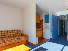 Camping Pas Cher vous présente avec son site Officiel campingpascher.fr, la Résidence Vallée Blanche - Vacancéole, située sur la commune de Les 2 Alpes dans le département Isère (Rhône Alpes) en France. La résidence Vallée Blanche - Vacancéole, vous présente un hébergement de type studio de 13 m² et télévision. La résidence Vallée Blanche - Vacancéole vous proposeun séjour PAS CHER avec une REMISEdu sam. 04 juillet au sam. 11 juillet 2026, en promotion à -33% pour 7 nuits à 300,80 € au lieu de 453,01 € soit une Économie de 152,21 €. Cette location propose 10 dates différentes pour réserver votre séjour. Découvrez également les 2 autres gammes d'hébergements de la résidence. Les Avis clients pour la Résidence Vallée Blanche - Vacancéole sont de 7 sur 10. Animations familiales, Randonnée, Épicerie,... En savoir plus : cliquez-ICI.