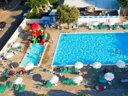 Camping Pas Cher vous présente avec son site Officiel campingpascher.fr, le Camping Club Del Sole Adriatico Cervia Easy Village classé 3 étoiles, situé sur la commune de Pinarella Di Cervia dans le département Ravenne (Emilia Romagna) en Italie. Le camping Club Del Sole Adriatico Cervia Easy Village, vous présente un hébergement de type lodge pour 1 personne avec climatisation et télévision. Le camping Club Del Sole Adriatico Cervia Easy Village vous propose du lundi 07 septembre au lundi 14 septembre 2026 pour 7 nuits à 612.5€. Cette location propose 32 dates différentes pour réserver votre séjour. Découvrez également les 8 autres gammes d'hébergements du camping. Mer, Piscine extérieure, Aire de jeux enfants, Court de tennis, Cyclisme, Terrain de beach-volley, Bar, Pizzeria, Plats à emporter, Restaurant, Supermarché,... En savoir plus : cliquez-ICI.