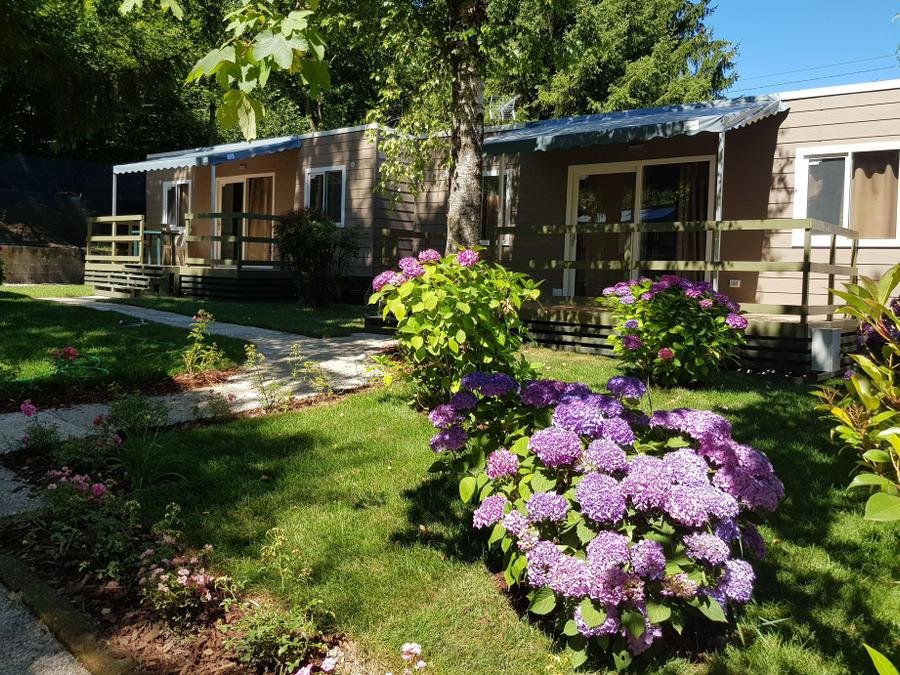 Camping Pas Cher vous présente avec son site Officiel campingpascher.fr, le Camping Montorfano classé 2 étoiles, situé sur la commune de Montorfano dans le département Côme (Lombardie) en Italie. Le camping Montorfano vous propose un hébergement de type mobil-home de 30 m² pour 4 personnes avec climatisation (télévision). L'établissement vous propose 12 autres types d'hébergements. Découvrez tous nos séjours à petits prix dans la commune et aux alentours de Montorfano du département : Côme (Lombardie). Les Avis clients pour le Camping Montorfano sont excellents avec une note moyenne de 8 sur 10. Lac, Piscine extérieure, Club enfants, Aire de jeux enfants, Parcours sportif, Ping-pong, Piscine, Pétanque, Salle de jeux vidéo, Terrain de basketball, Terrain de beach-volley, Terrain de football, Bar, Pizzeria, Restaurant, Épicerie,... En savoir plus : cliquez-ICI.