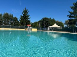 Camping Pas Cher vous présente avec son site Officiel campingpascher.fr, le Camping Montorfano classé 2 étoiles, situé sur la commune de Montorfano dans le département Côme (Lombardie) en Italie. Le camping Montorfano vous propose un hébergement de type bungalow de 35 m² pour 2 personnes (télévision). L'établissement vous propose 10 autres types d'hébergements. Découvrez tous nos séjours à petits prix dans la commune et aux alentours de Montorfano du département : Côme (Lombardie). Les Avis clients pour le Camping Montorfano sont excellents avec une note moyenne de 8 sur 10. Lac, Piscine extérieure, Club enfants, Aire de jeux enfants, Parcours sportif, Ping-pong, Piscine, Pétanque, Salle de jeux vidéo, Terrain de basketball, Terrain de beach-volley, Terrain de football, Bar, Pizzeria, Restaurant, Épicerie,... En savoir plus : cliquez-ICI.